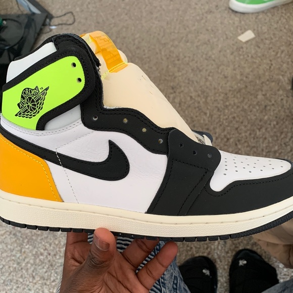Air Jordan 1 Volt gold